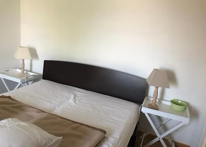 לינה וארוחת בוקר Camelia Rouge גראנוויל