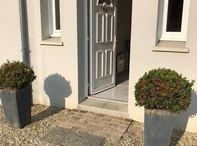 Camelia Rouge 3* גראנוויל